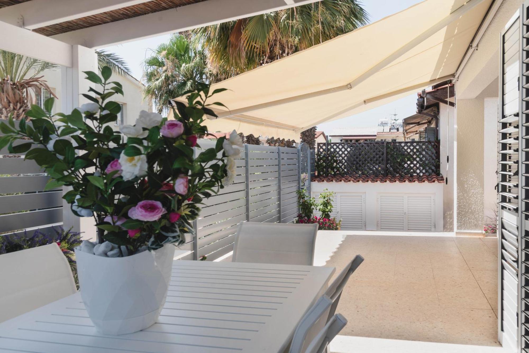 Botanical Art House By Staycom * Paphos